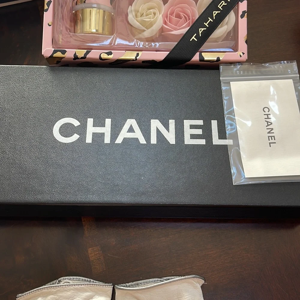 Chanel Lambskin Leather Gloves - Picture 4 of 4